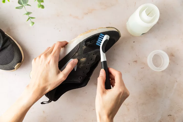 How to clean on sale scuff marks off shoes